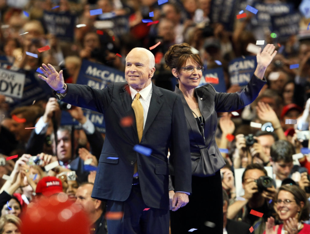 Republican presidential nominee Sen. John McCain and vice presidential nominee Gov. Sarah Palin wave to supporters at the 2008 Republican National Convention in St. Paul, Minnesota on Sept. 4, 2008.  REUTERS/Rick Wilking (UNITED STATES)  US PRESIDENTIAL ELECTION CAMPAIGN 2008 (USA) - GM1E4950W7P01