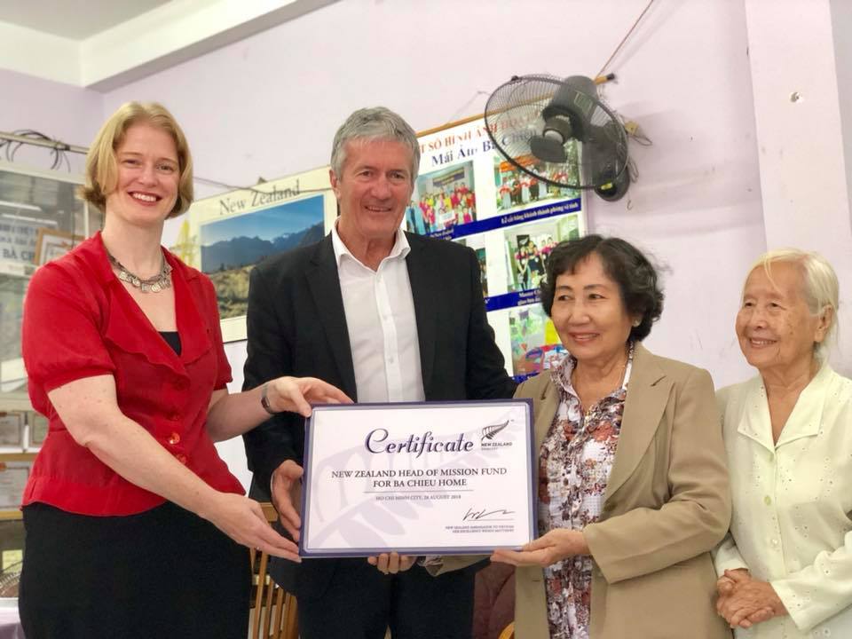 new zealand minister presents us 20000 to house of disadvantaged children