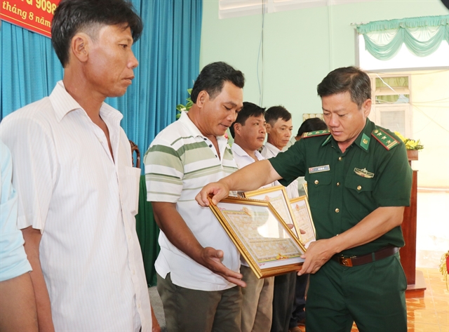 Vietnamese seamen awarded for saving Filipino fishermen
