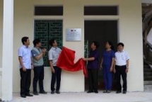 ninh binh gifts presented to the poor people with disabilities before tet