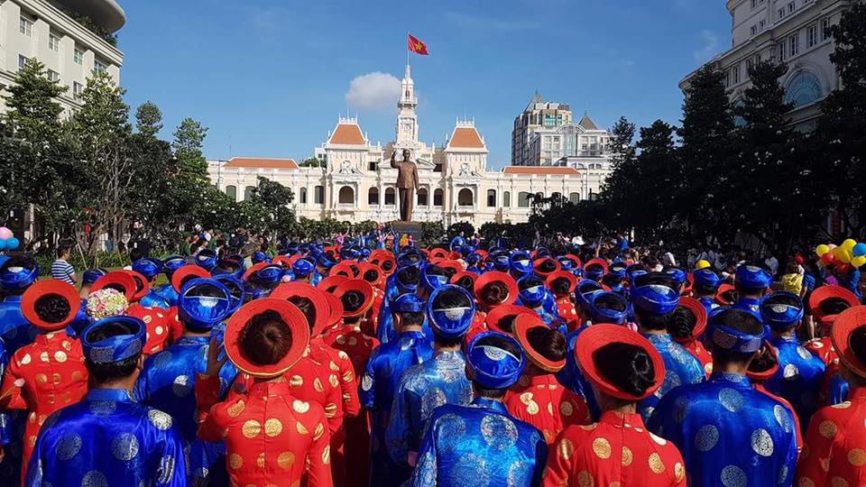 Mass wedding held for 100 couples in Ho Chi Minh City