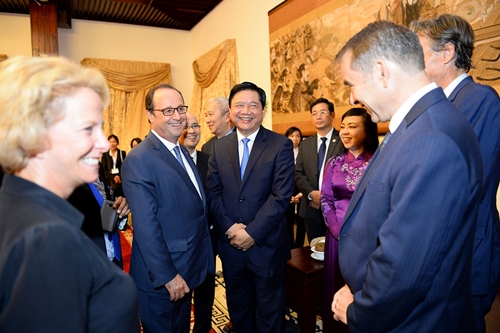 Ho Chi Minh City an active, friendly place: President Hollande