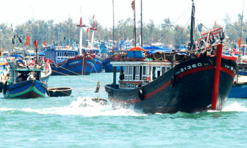 Fishermen saved by Chinese rescuers return to Da Nang