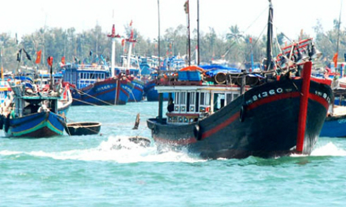 fishermen saved by chinese rescuers return to da nang