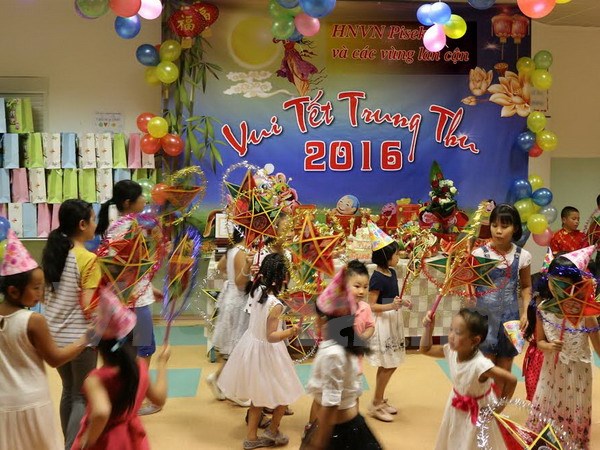 OV children in Czech Republic enjoy mid-autumn festival