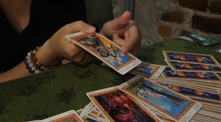 Vietnamese youths seek guidance through Tarot cards