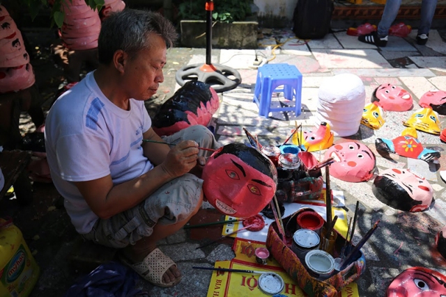 Village preserves the trade of making traditional toys for Mid-autumn festival