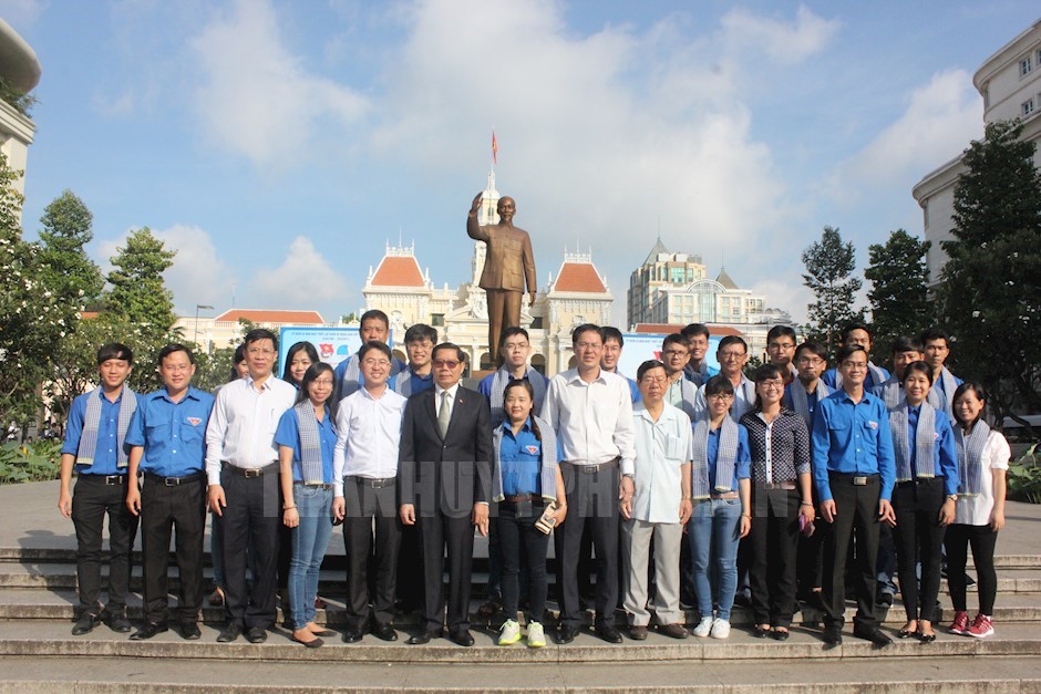 ho chi minh city youth carry out voluntary work in cambodia