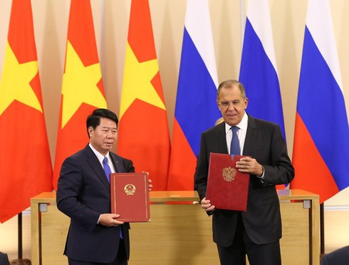 vietnam, russia sign various cooperation agreements hinh 0