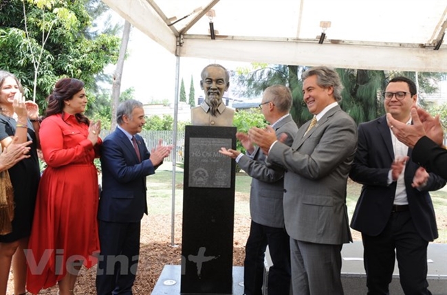bust of president ho chi minh inaugurated in mexico