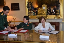 Vietnam, France sign joint vision statement on defence cooperation