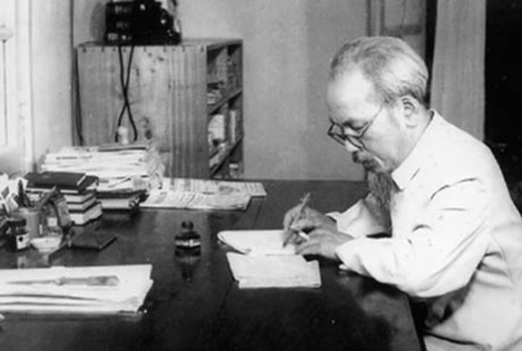 Hanoi holds photo exhibition marking 50 years of President Ho Chi Minh’s Testament