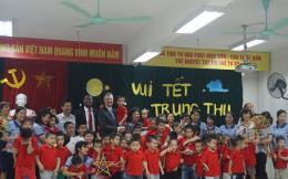 us ambassador celebrates mid autumn festival with vietnamese disabled children