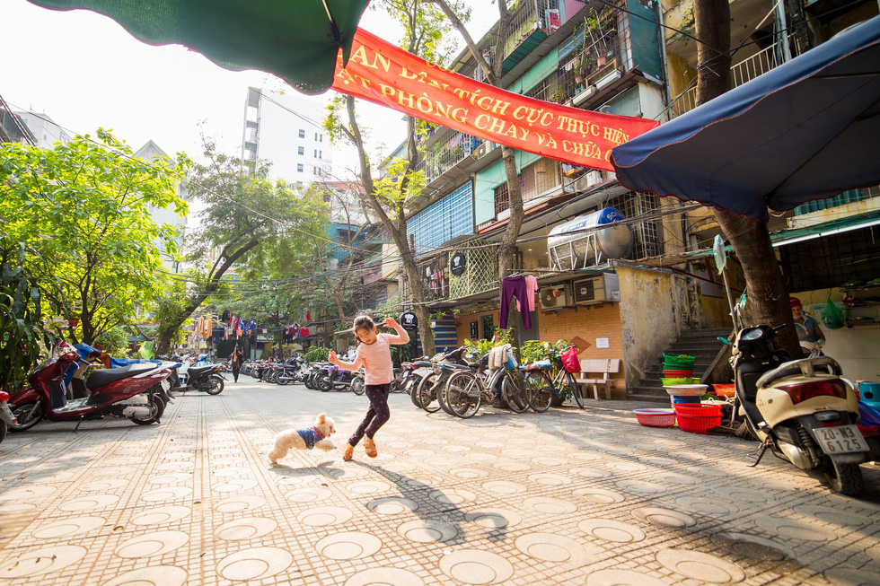 Hanoians explain why Hanoi is a city worth living in through photos