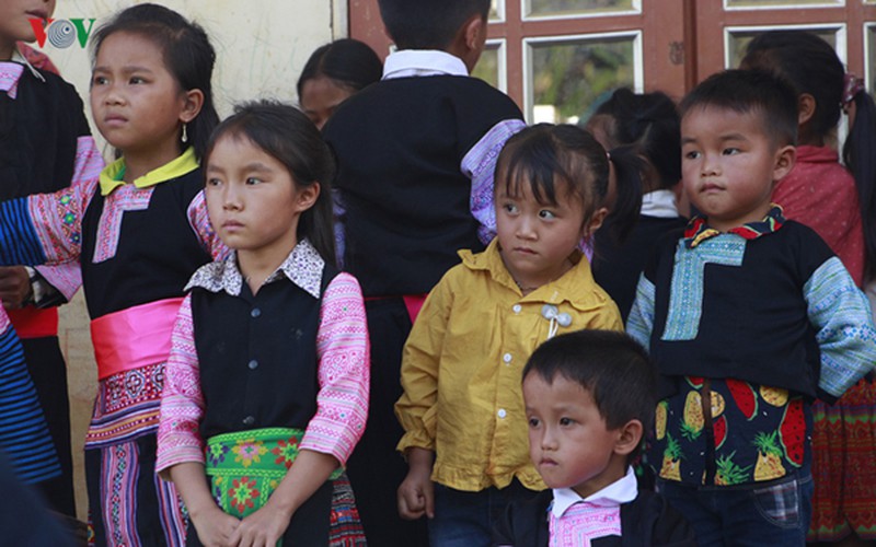 Ethnic children in mountainous region celebrate Mid-Autumn Festival early