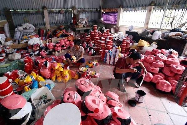 Mid-Autumn toy making village in Hung Yen