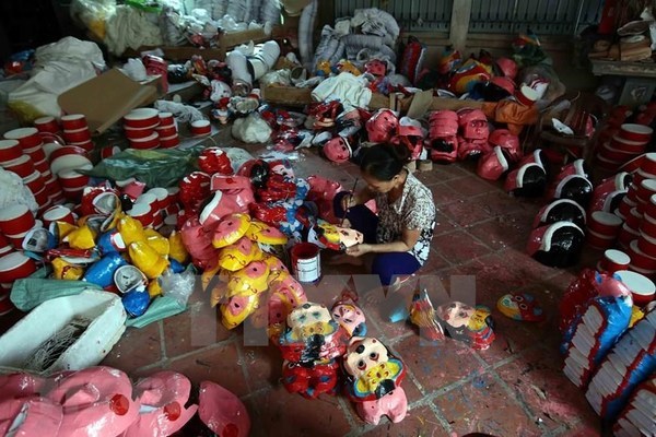Mid-Autumn toy making village in Hung Yen