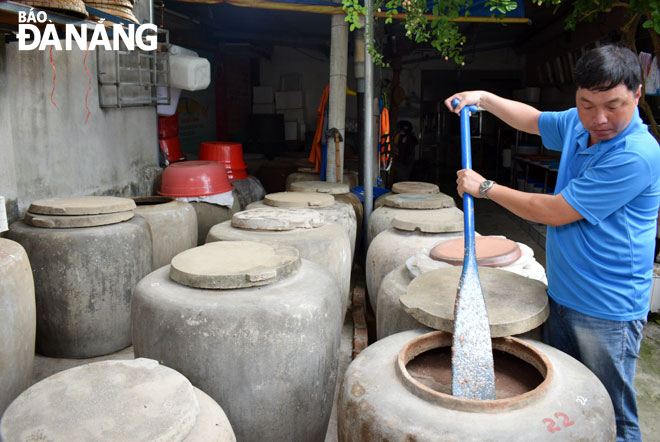 Men devoted to preserving tradition craft of Nam O fish sauce making