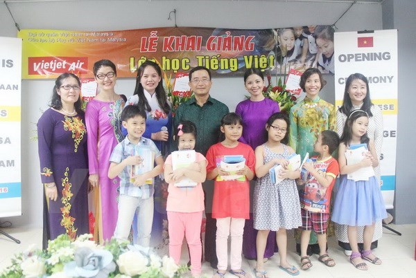 First ever Vietnamese classes for Vietnamese children in Malaysia