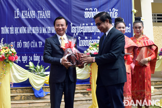 da nang city assists lao province with nearly vnd13 billion