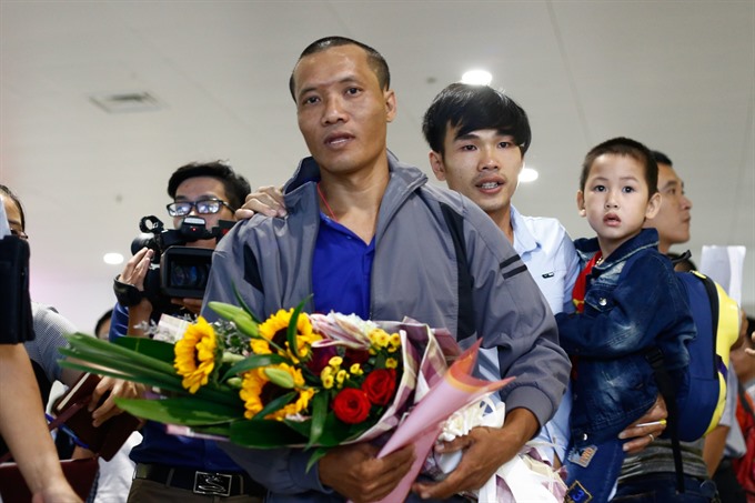 Vietnamese abducted fishermen return home