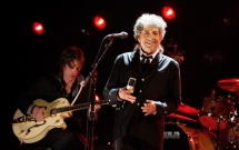 swedish academy says up to dylan if he wants to come to receive nobel prize