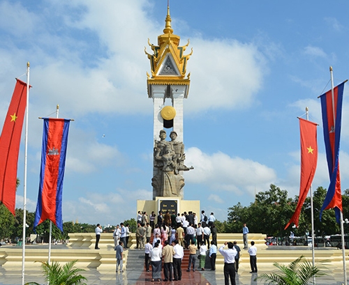 Monument for Vietnamese volunteer soldiers in Cambodia inaugurated