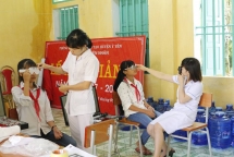 HKI conducts training for health workers and teachers in Nam Dinh province