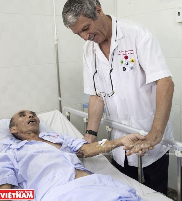 French doctor devoted to Vietnamese traditional medicine