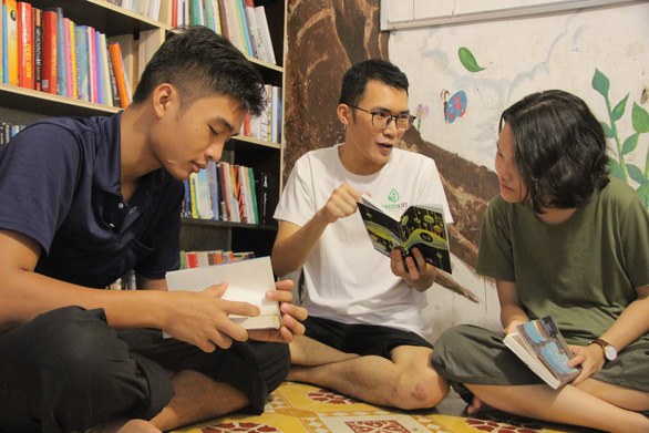 This Vietnamese student built two free libraries in Hanoi