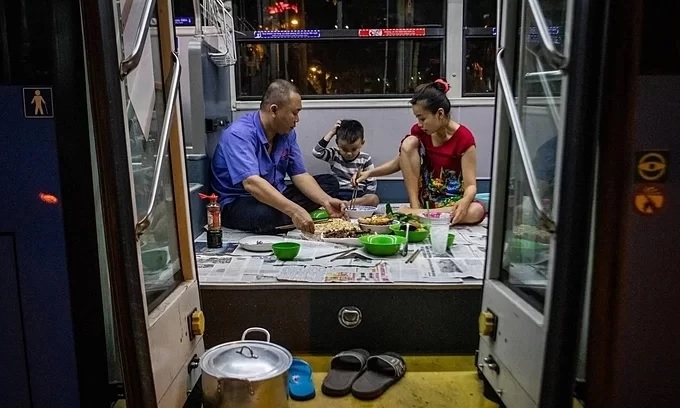 Saigon couple move in and move on – in a bus