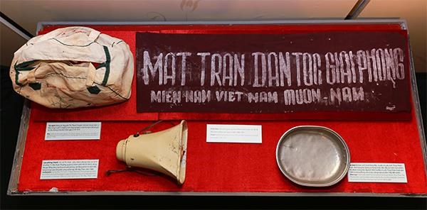 Exhibition honours Vietnamese women in national defence and development