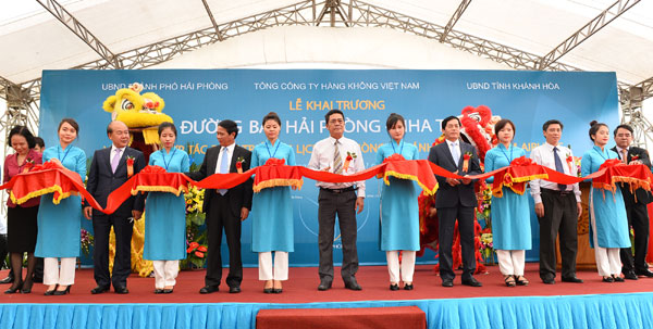 vietnam airlines operates nha trang hai phong route