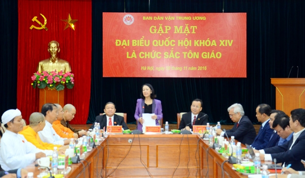Politburo member meets with religious dignitaries as NA deputies