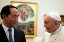 pope francis welcomes vietnamese leaders visit to vatican