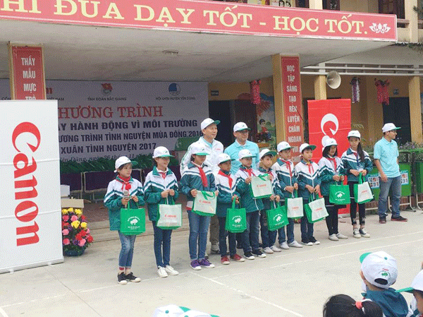 cvn kicked off hand in hand for a green environment program in bac giang province