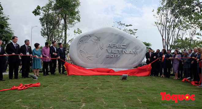 park featuring apec economies symbols opens in da nang