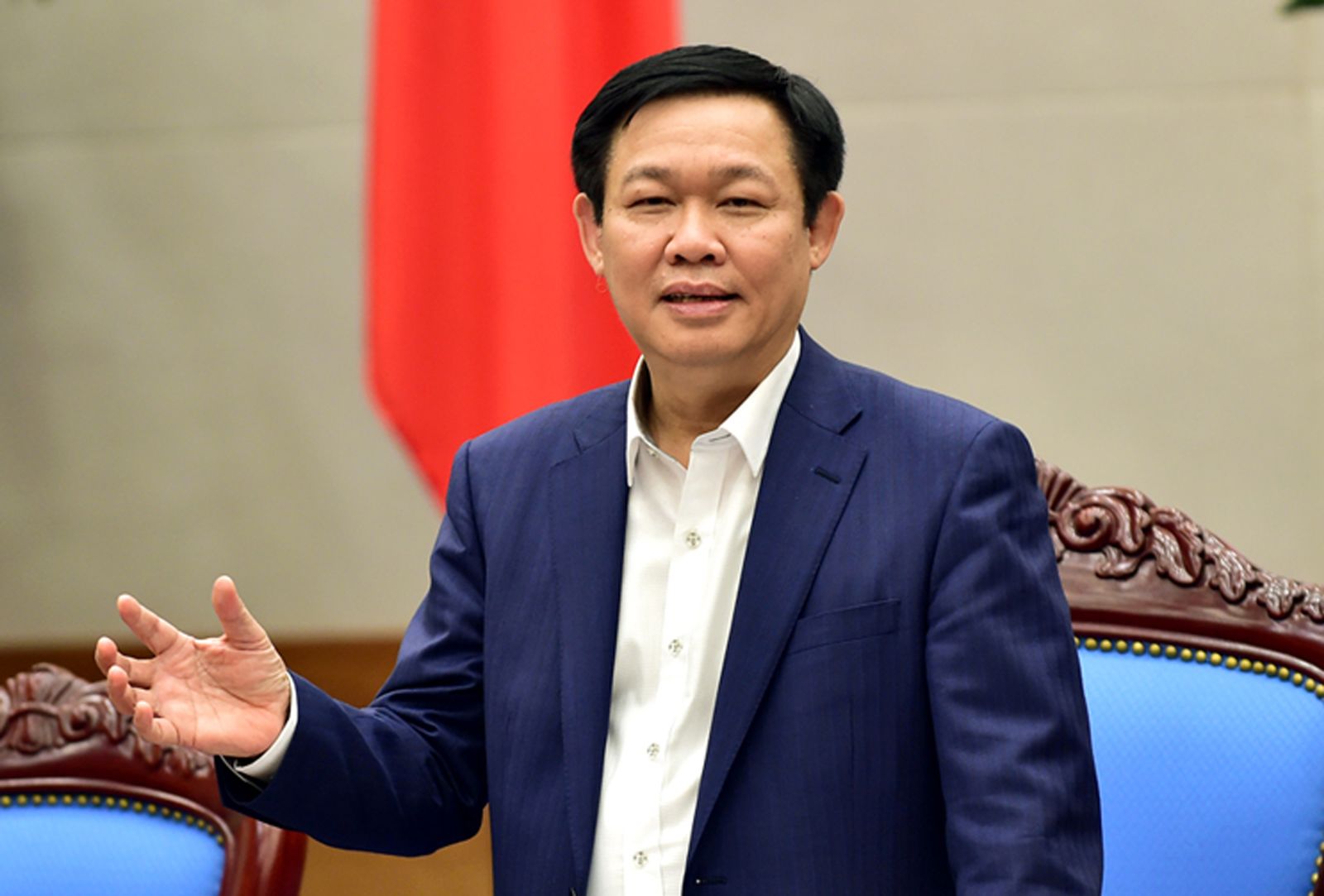 The Deputy Prime Minister Vuong Dinh Hue.