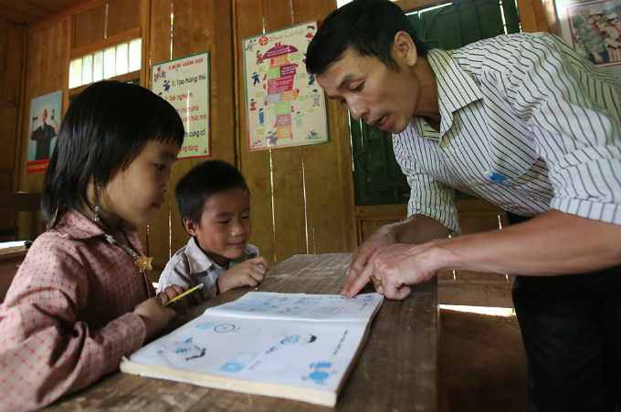 as vietnam celebrates teachers day meet the man who wont abandon his jungle school