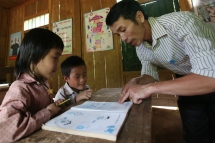 As Vietnam celebrates Teacher's Day, meet the man who won't abandon his jungle school