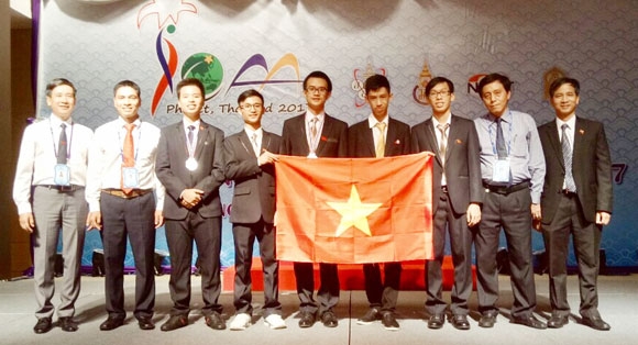 Vietnam students bring home IOAA prizes