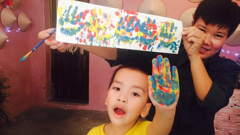 young painter works to inspire love for traditional arts among children