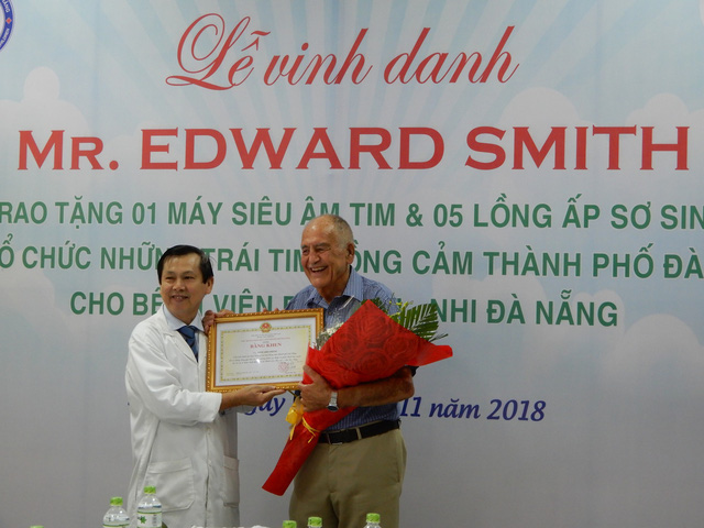 da nang honours edward smith australian man for helping ill children