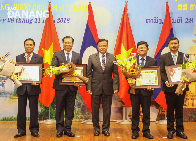 da nang dedicated individuals groups receive laos noble orders