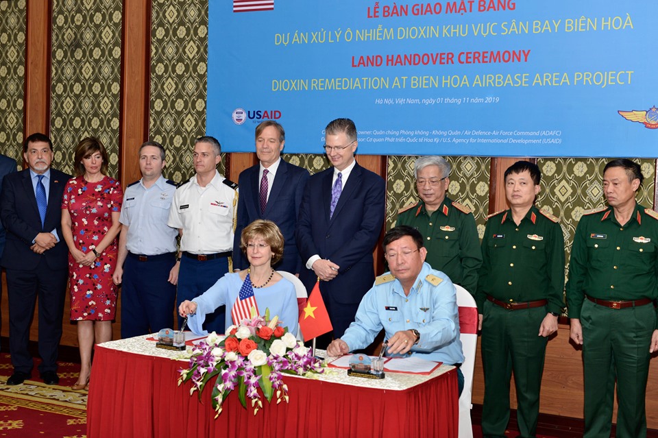 Contaminated land at Bien Hoa airbase area handed over for dioxin remediation