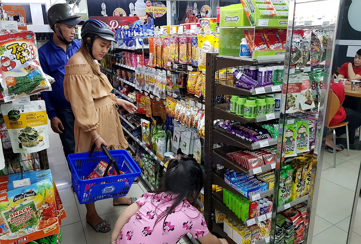 Life at night inside Ho Chi Minh convenience stores