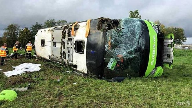 33 hurt as paris london bus overturns in france