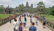 vietnam cambodia seek to reduce congestion at moc bai bavet border gate