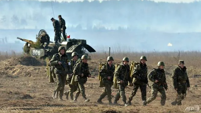 ukraine foes to pull back troops ahead of russia summit