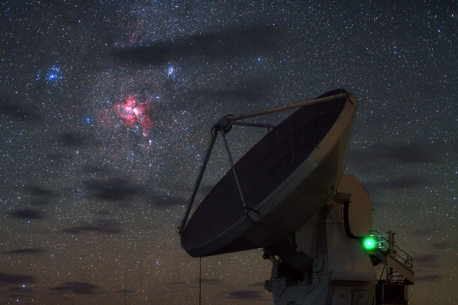 Amazing Photos of a Colorful Cosmic Cloud